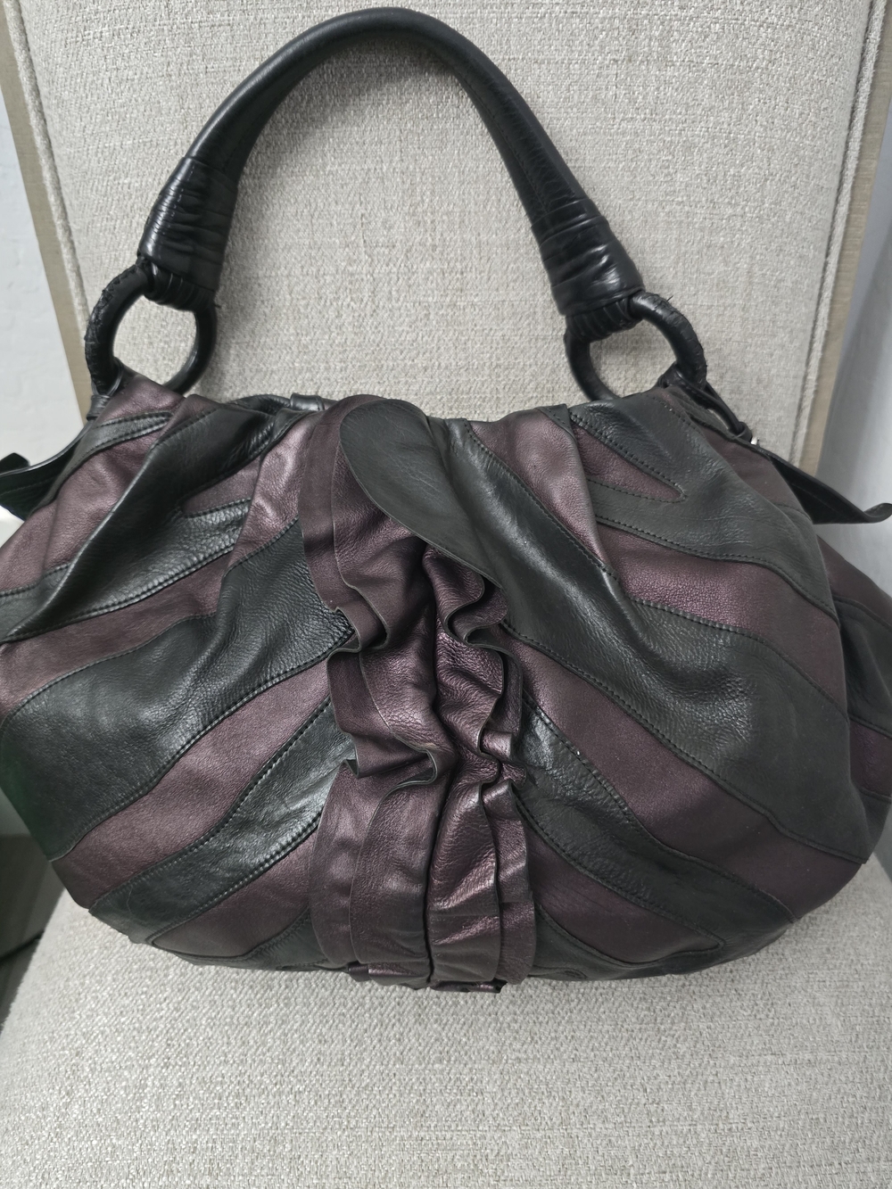 EPrada Vitellino Mordo Ruffle Hobo Leather Wave-Panel Hobo Bag in Plum and Black